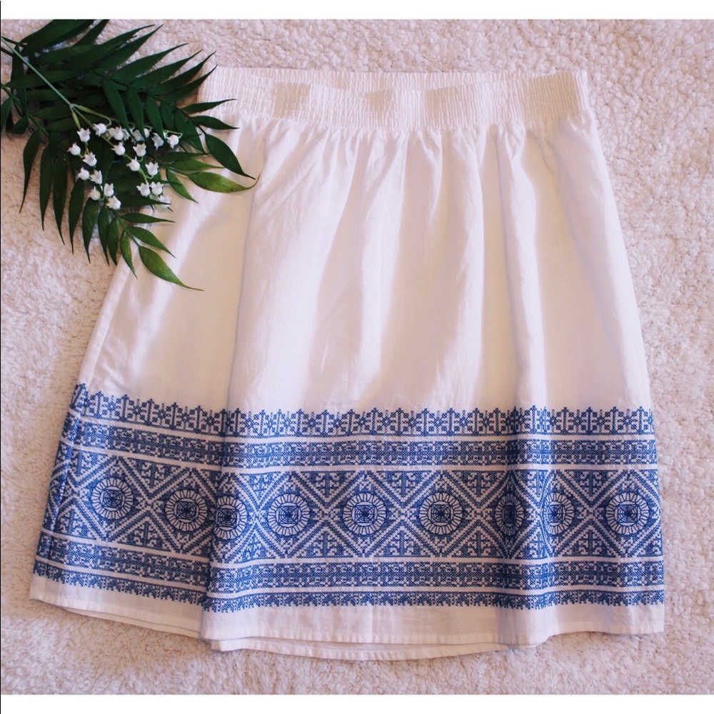 ✨Blue and White Embroidered Skirt✨XS✨